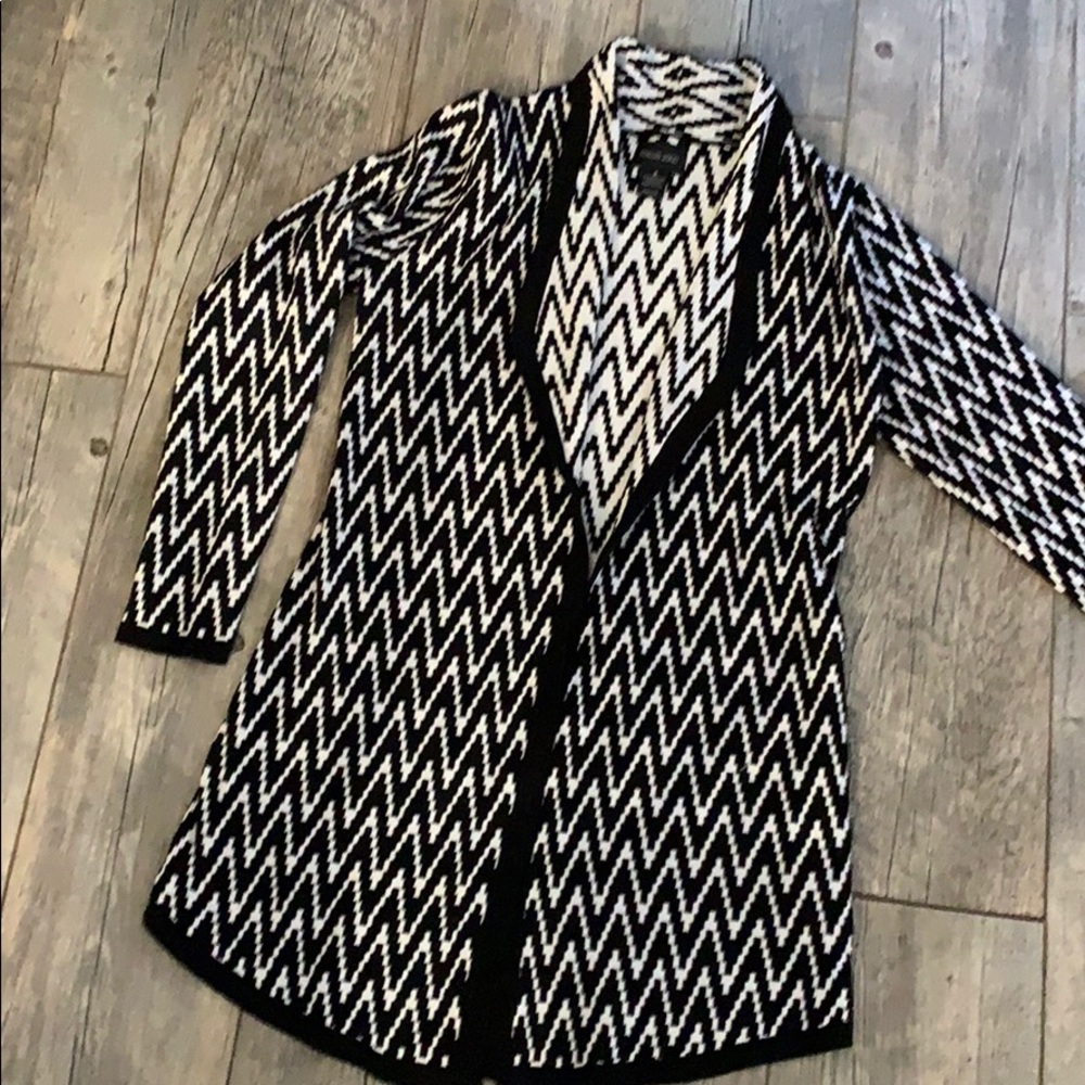 Sweater black and white